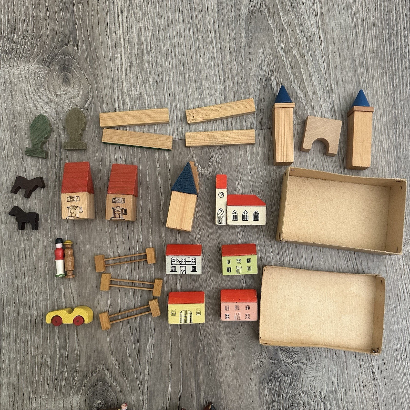 VTG Dregeno East Germany Erzgebirge Putz Wooden Village Miniature Lot Box Figure
