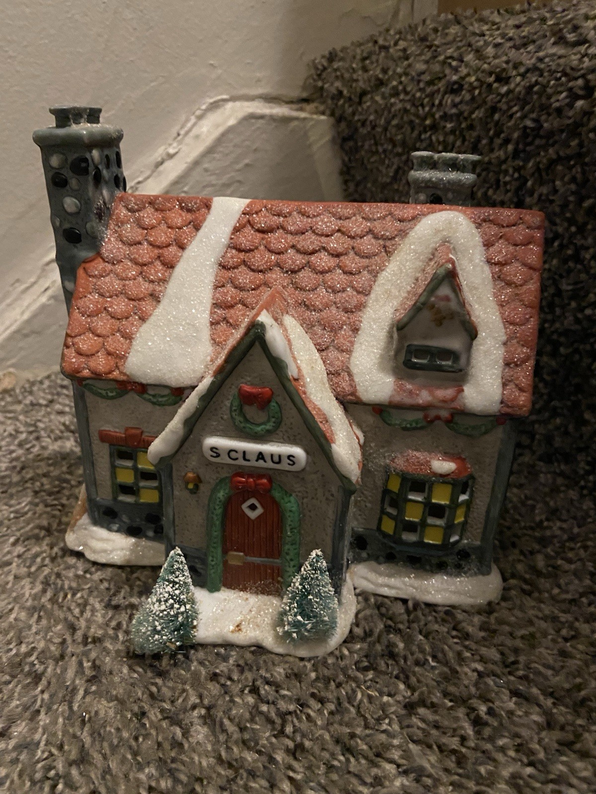 Kringle Town Porcelain Santa’s House Lighted Village Prellique Designs 1993