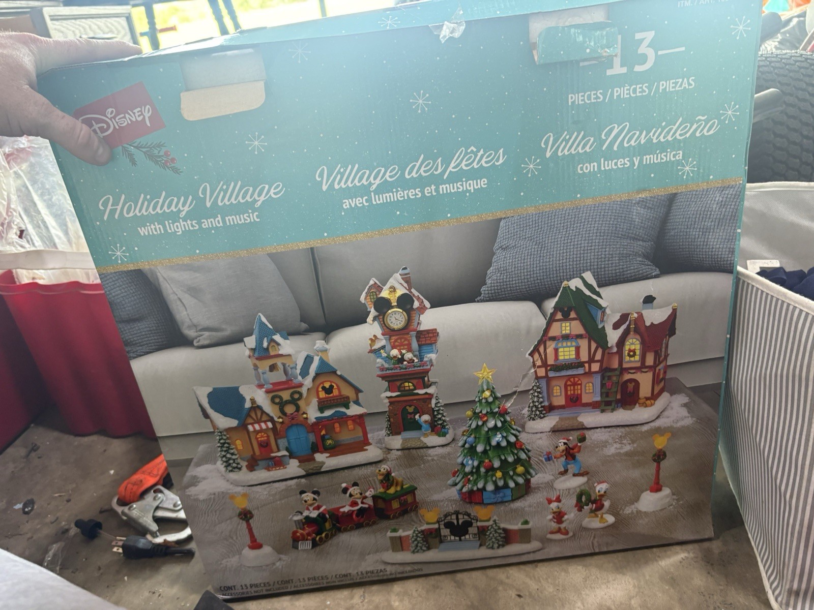 Disney Holiday Village 13-Piece Set Lights & Music Mickey Minnie Goofy 2018