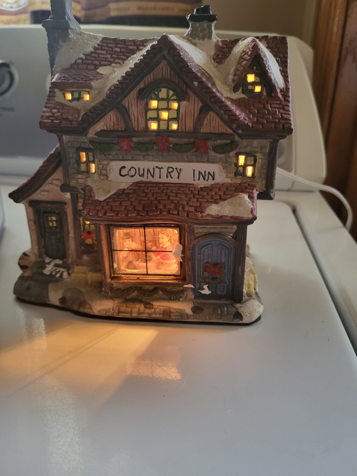 Holiday Vintage Country Inn Lighted Porcelain House Christmas