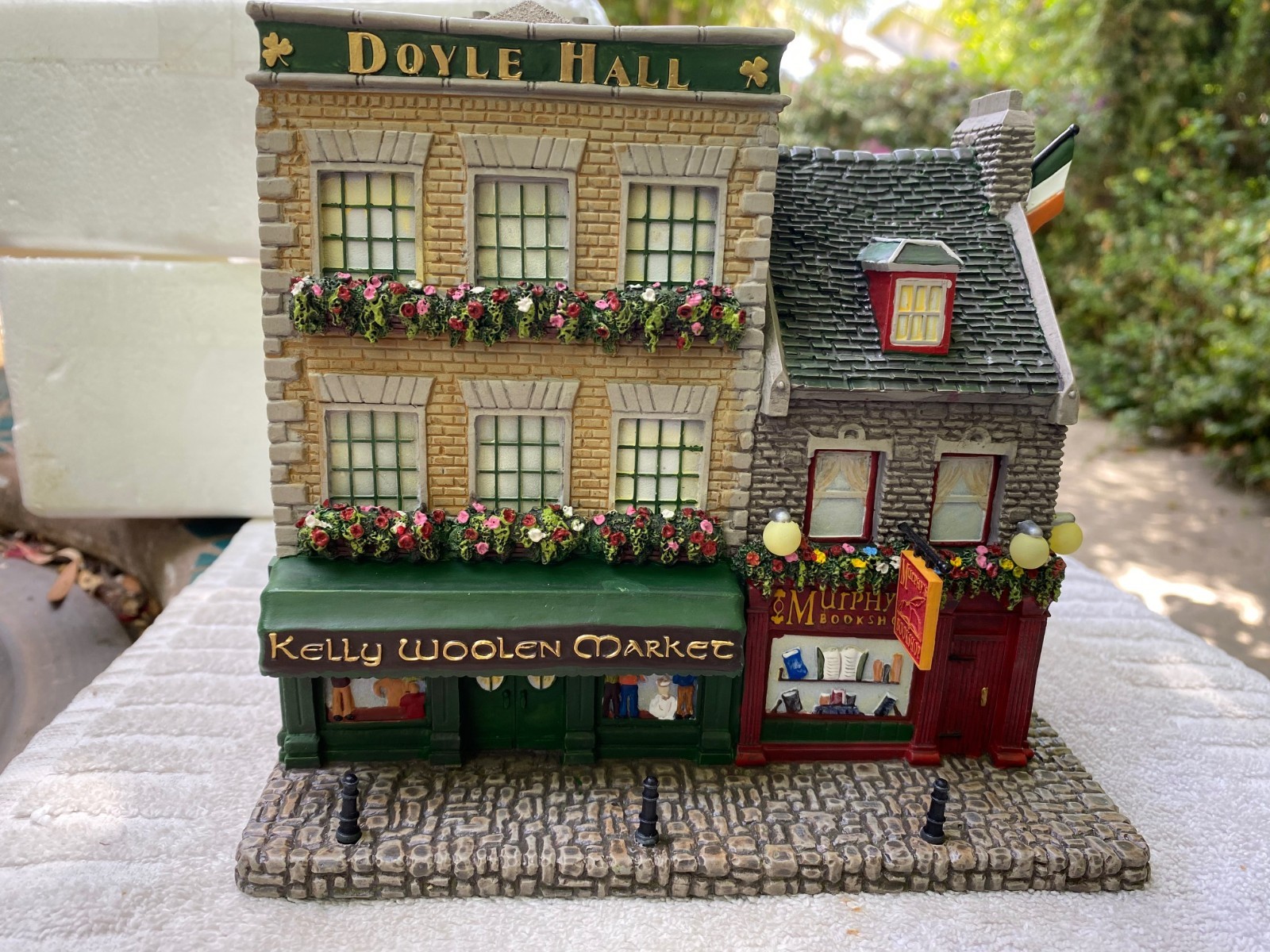 Emerald Isle Village – Kelly Woolen Market & Murphy’s Bookshop (5 Piece Set)