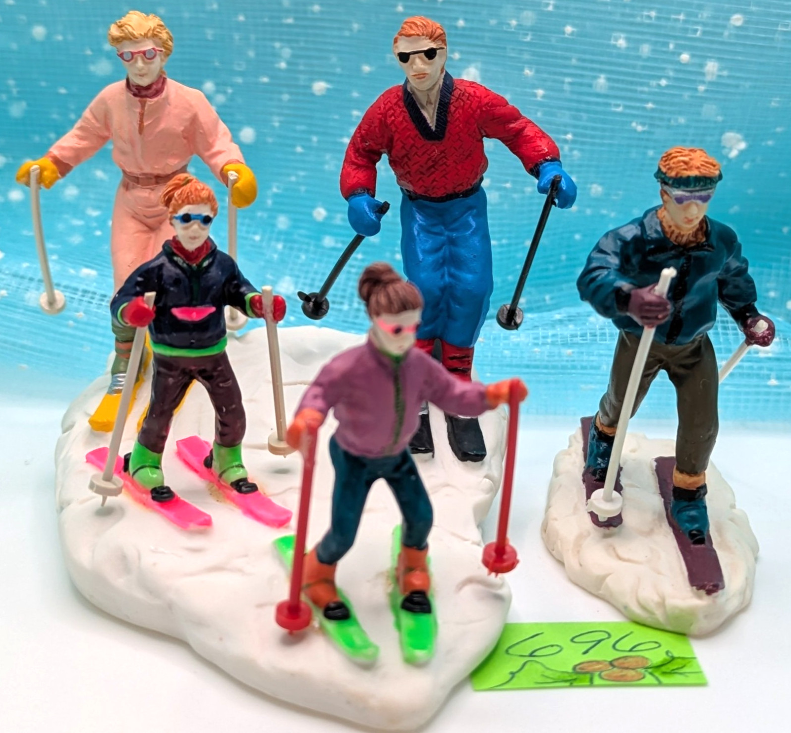 *READ Lemax Skiing Family Skier Christmas Village Figurines LOOSE INV696