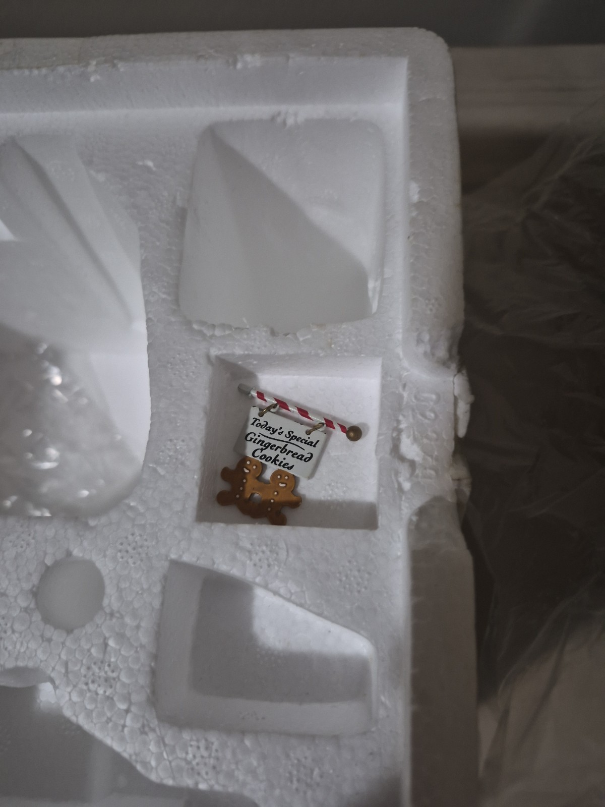 Dept 56 GINNY’S COOKIE TREATS Set #56732 North Pole Series VILLAGE-read