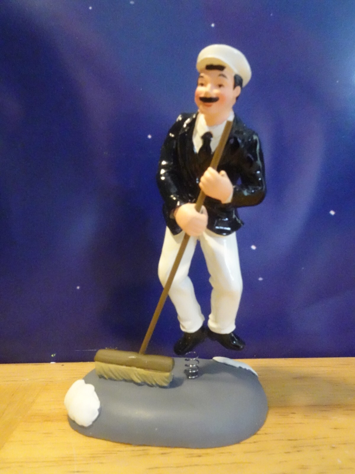 DEPT 56 General Village Accessory Merry Street Sweeper 4047549 2015 NIB