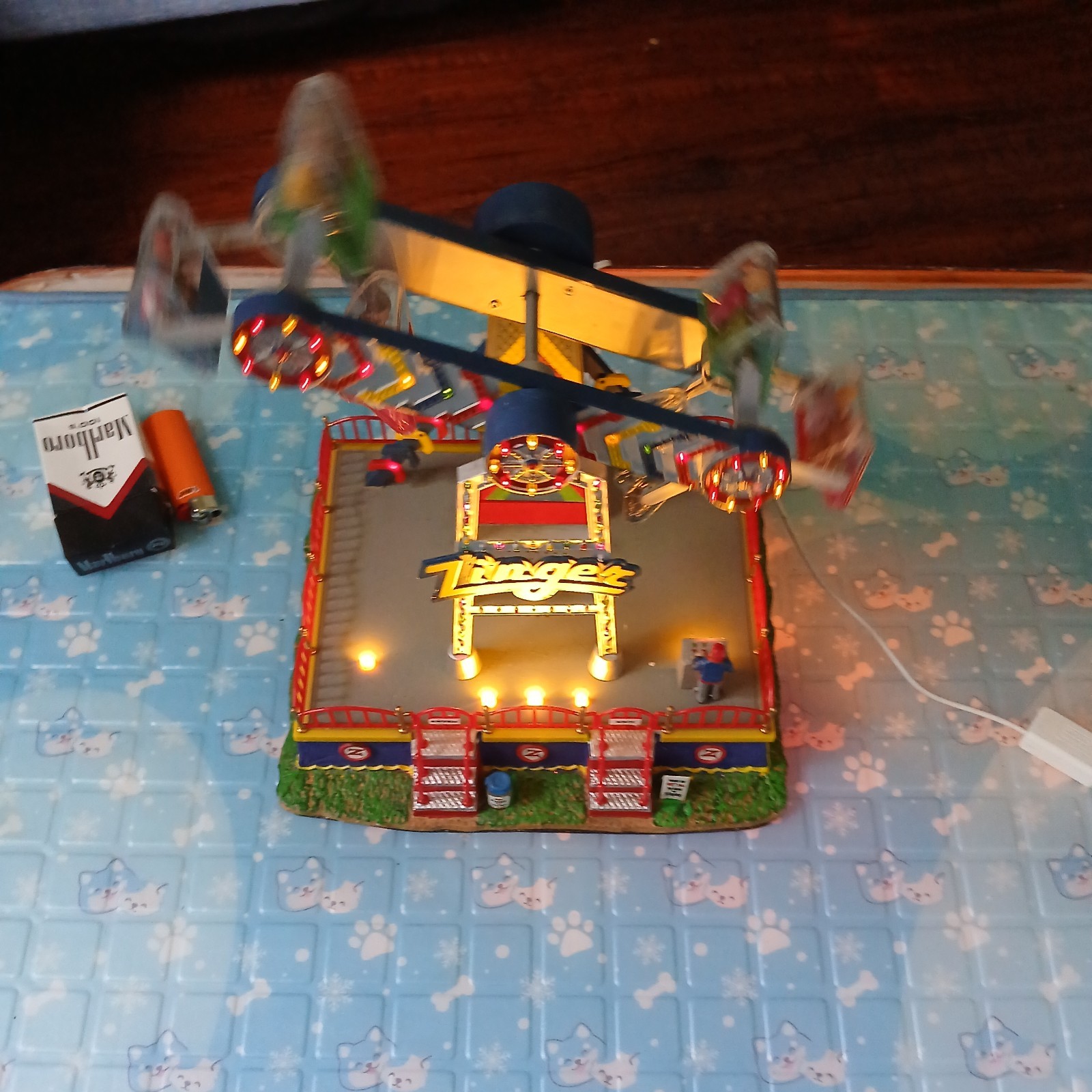 LEMAX Carole Towne THE ZINGER Animated Holiday Village Carnival Lights & Sound
