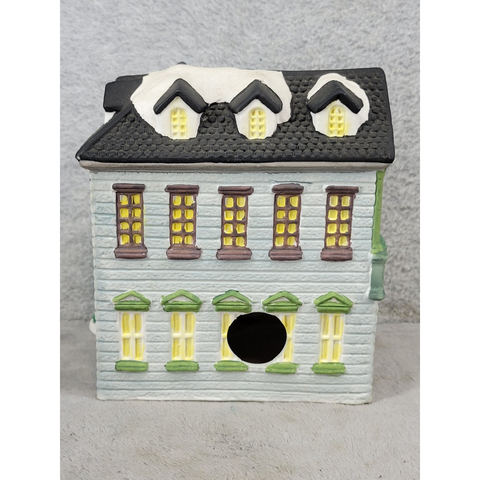 Vintage 1995 Dickens Collectable Christmas Village Bank Ceramic House Hand Paint