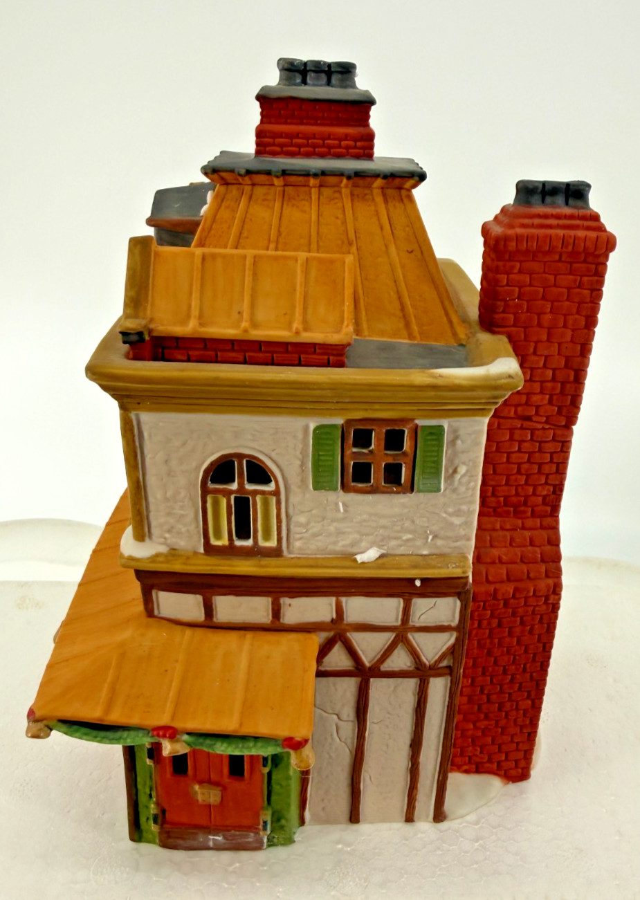 Department 56 Dickens Village Theatre Royal Porcelain Lighted Building #5584-0 1