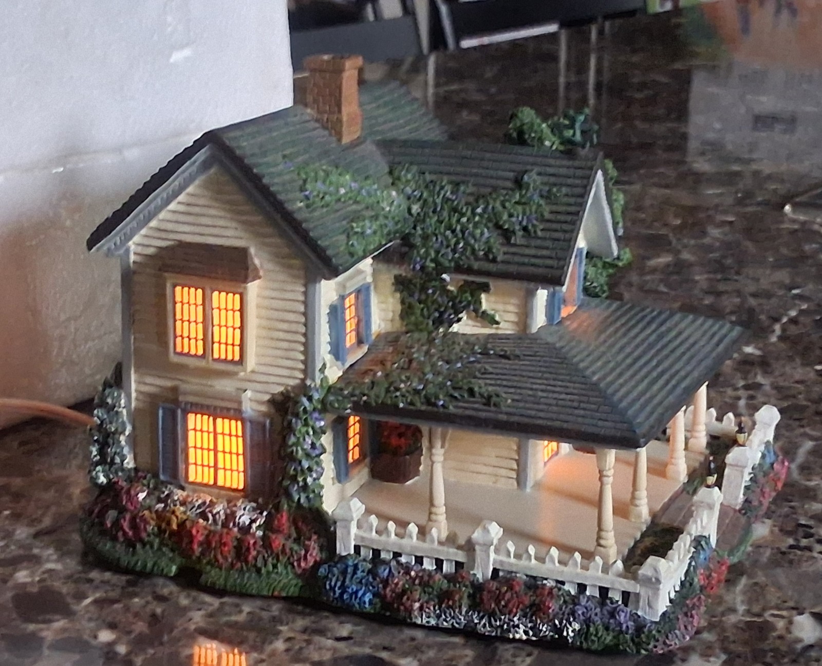 Thomas Kinkade Hawthorne Village Home Is Where The House Is ( ONLY ONE ON EBAY)