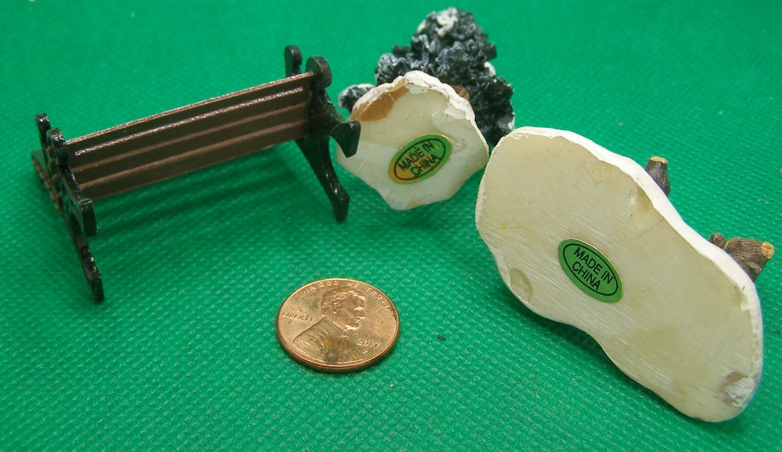 Unknown Brand Park Bench with Tree & Rabbits Miniatures ZKS