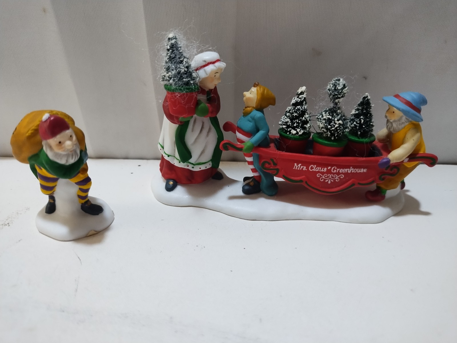Dept 56 1997 Delivering The Christmas Greens Heritage 56373 Mrs Claus Greenhouse