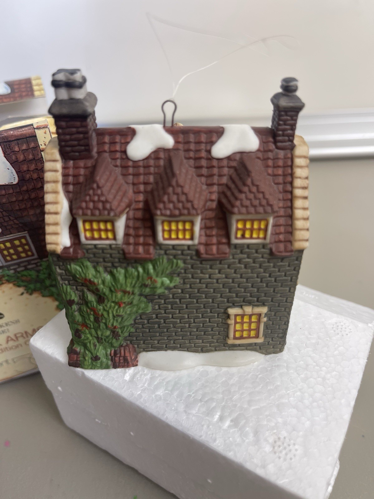 DEPT 56 HERITAGE VILLAGE DEDLOCK ARMS ORNAMENT CHARLES DICKENS INN 1994 BOXED