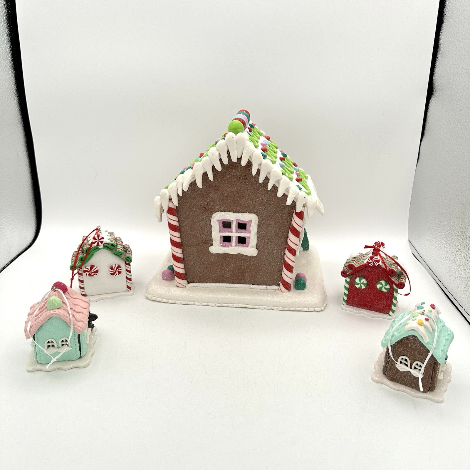 Light Up Gingerbread House With Four Small Ornaments Battery Operated 8X8X6 Inch