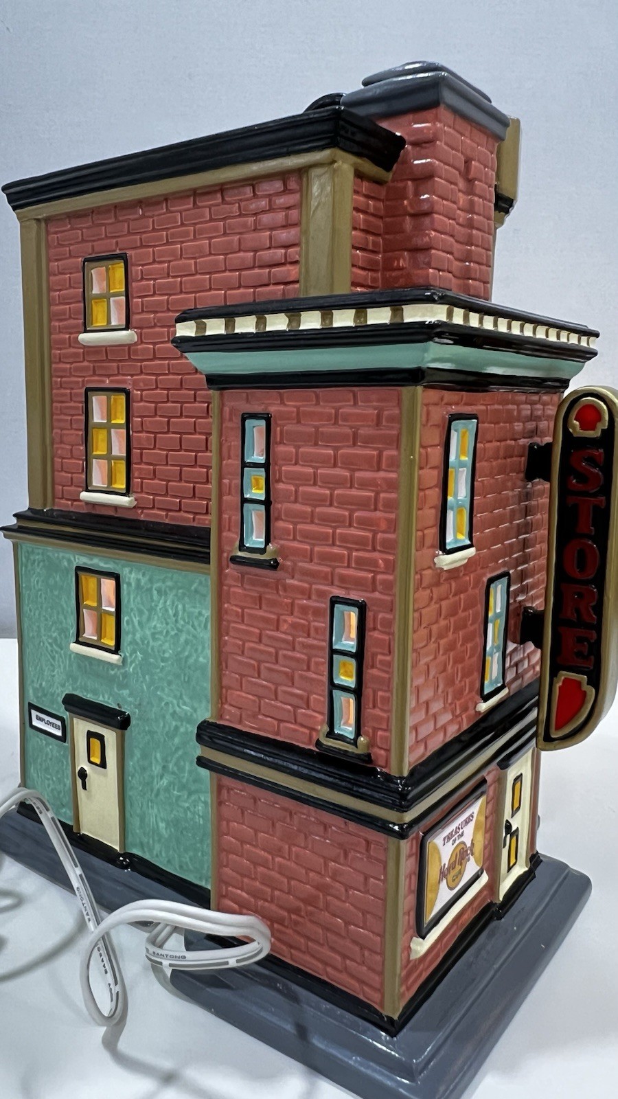 Dept. 56 Snow Village “Hard Rock Cafe”55324 Retired 2003 With Pin NEW !