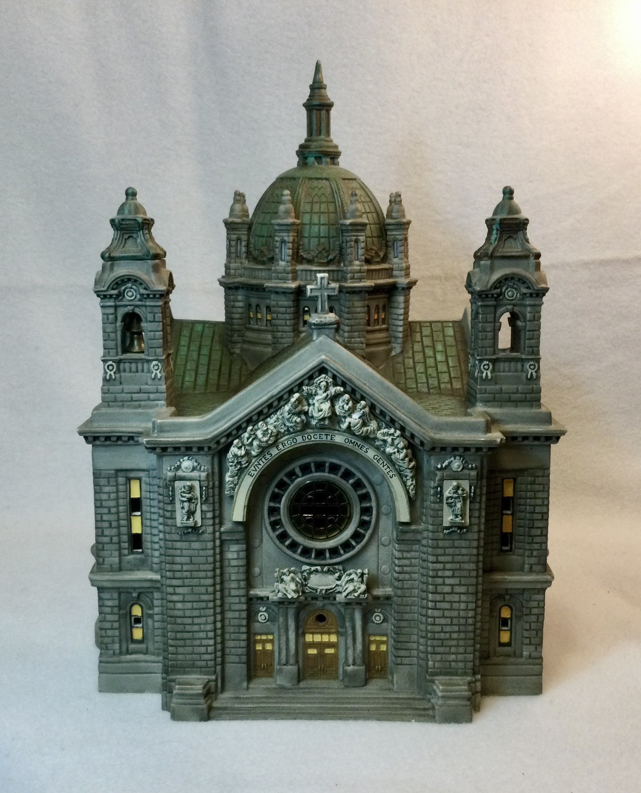 Dept 56 Cathedral of Saint Paul #58930 – Christmas in the City – Retired