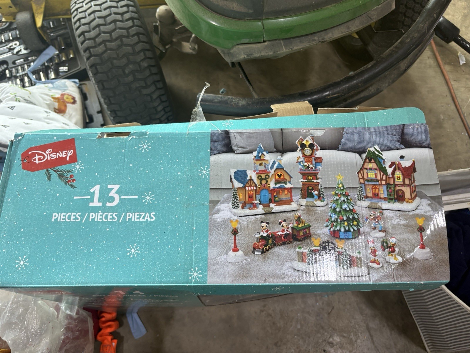 Disney Holiday Village 13-Piece Set Lights & Music Mickey Minnie Goofy 2018