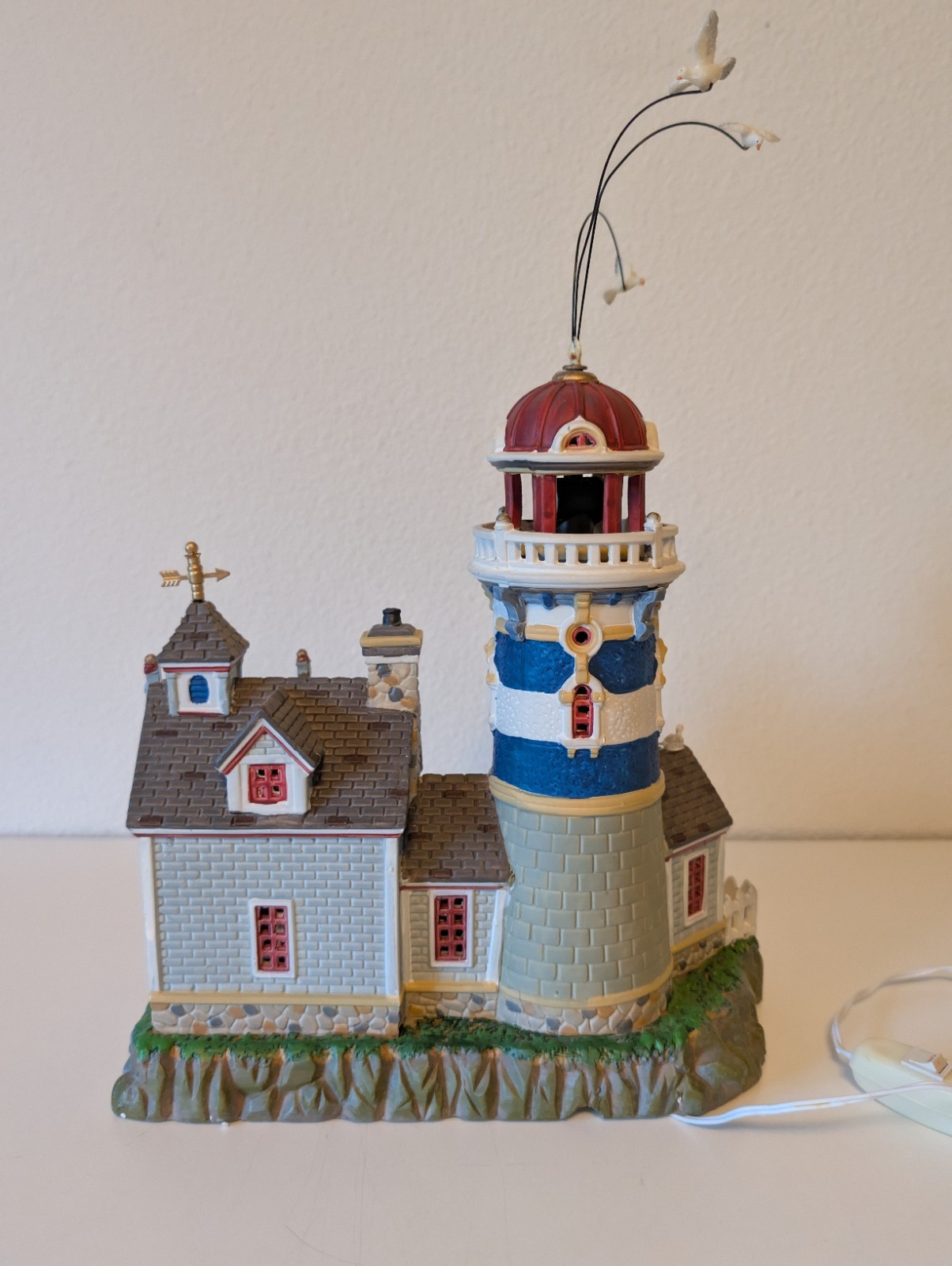 Lemax Village Collection 2009 Windward Point Lighthouse Plymouth Corners #95862
