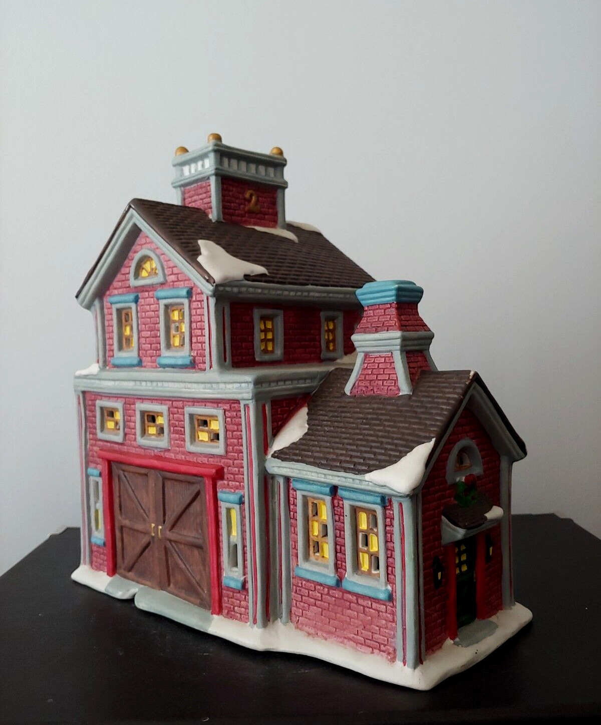 VICTORIAN FIRE STATION Longrich Ltd 1998 Christmas Village 9″ Porcelain House