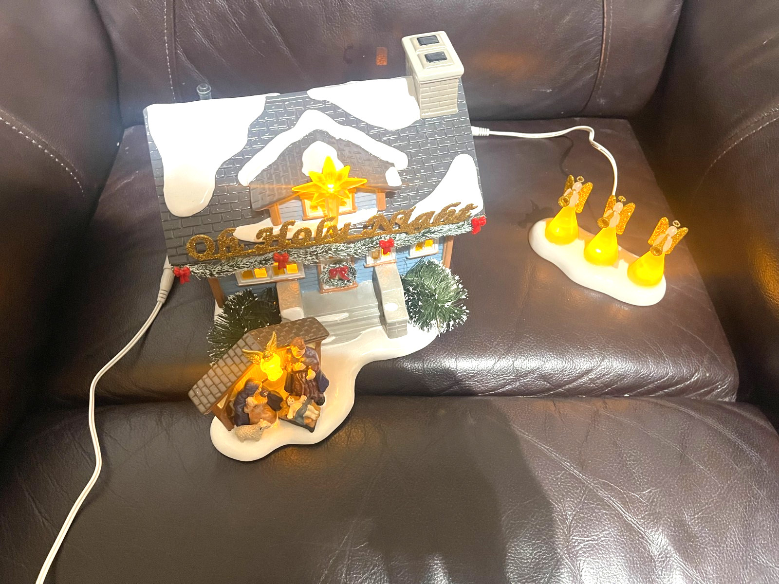 dept 56 CHRISTMAS LANE OH HOLY NIGHT HOUSE 6009702 W/BOX &ADAPTER &LIGHT NEW
