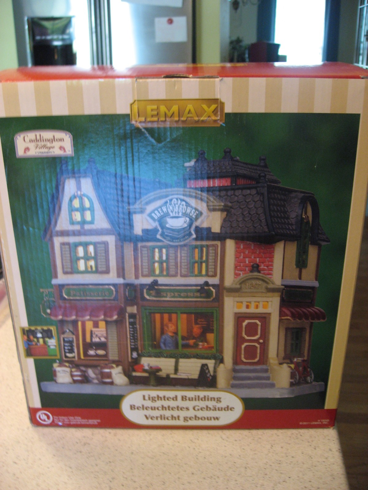 Lemax Caddington Village 2011 Brew-N-Browse Lighted Ceramic Building 15245