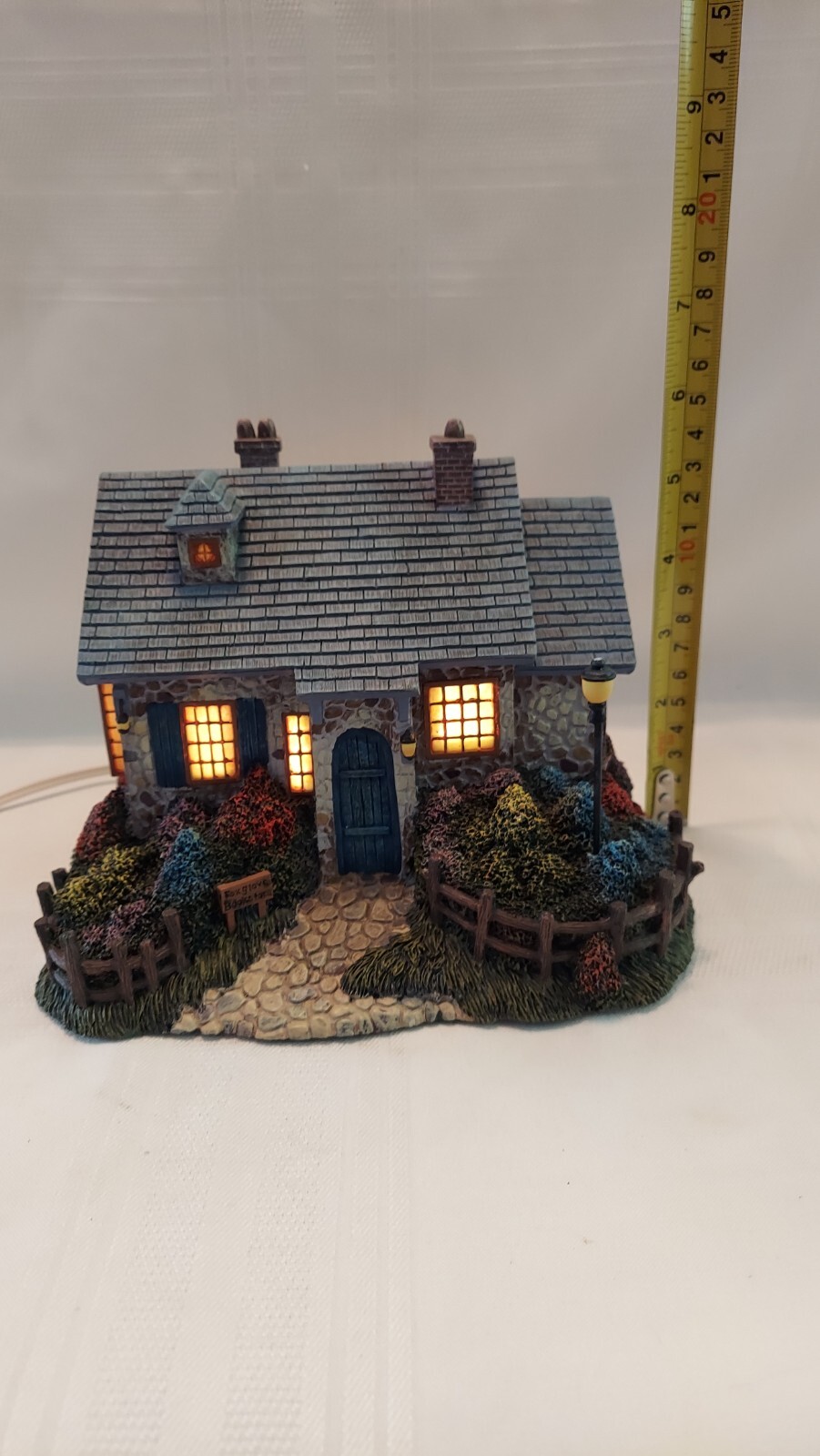 VNTG Hawthorne Village Thomas Kinkade Seaside Lighted “Foxglove Bookstore” (U19)