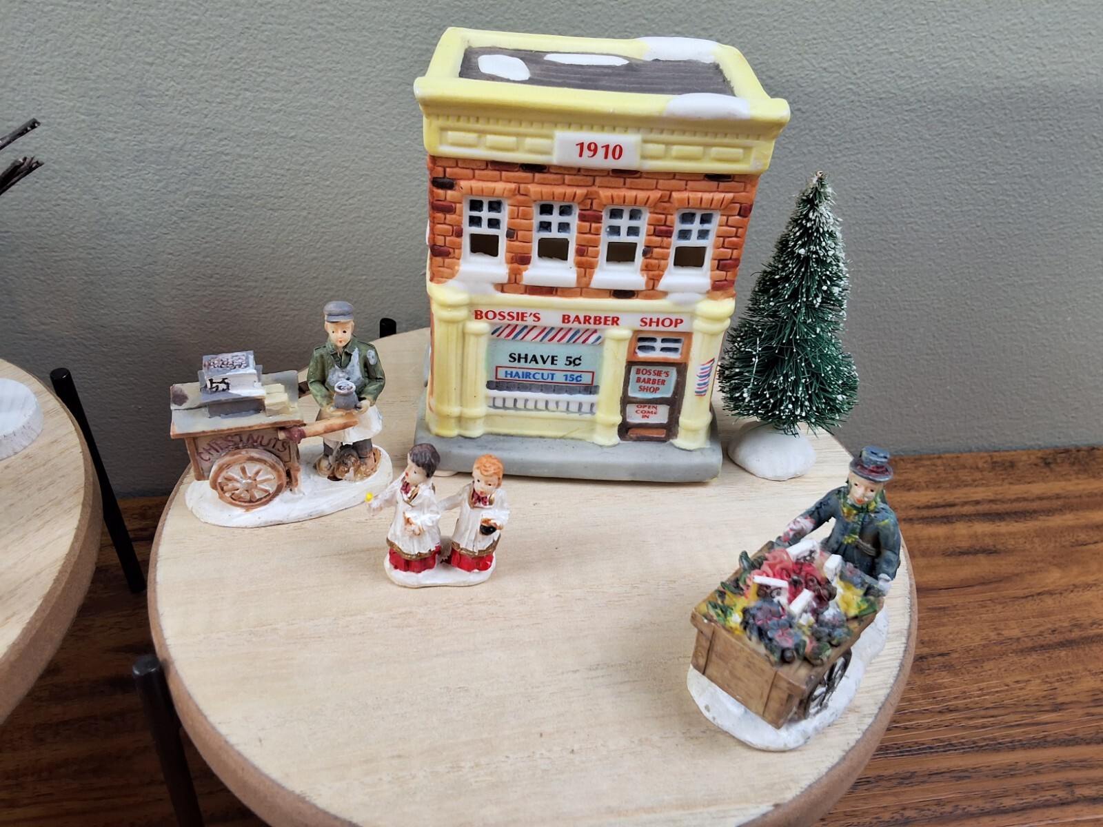 11 pc Vtg 93/94 American/Hometown Landmarks Collection Christmas Village People
