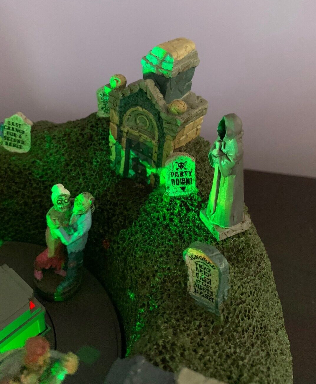 Lemax Spooky Town “Graveyard Party” NIB Lights, Sound, & Animated Collectible