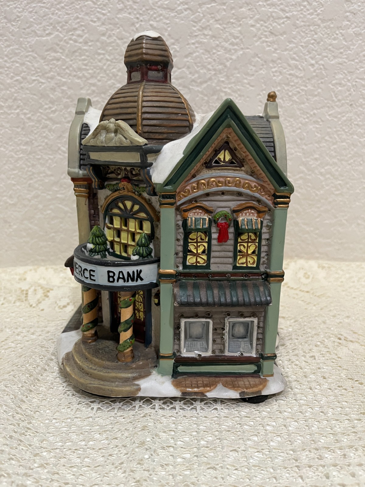 Grandeur Noel 2003 Victorian Village Commerce Bank Lighted Building (no charger)
