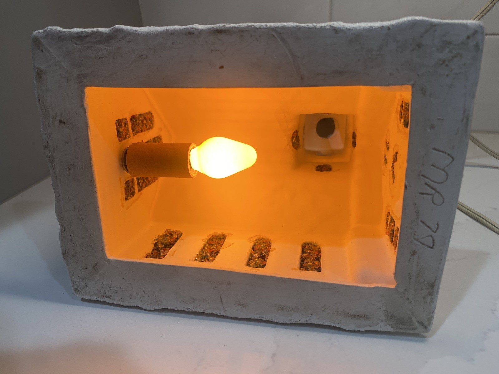 Vintage BYRON MOLDS MCM CERAMIC LIGHTED CHRISTMAS CHURCH PEBBLE WINDOWS 1979