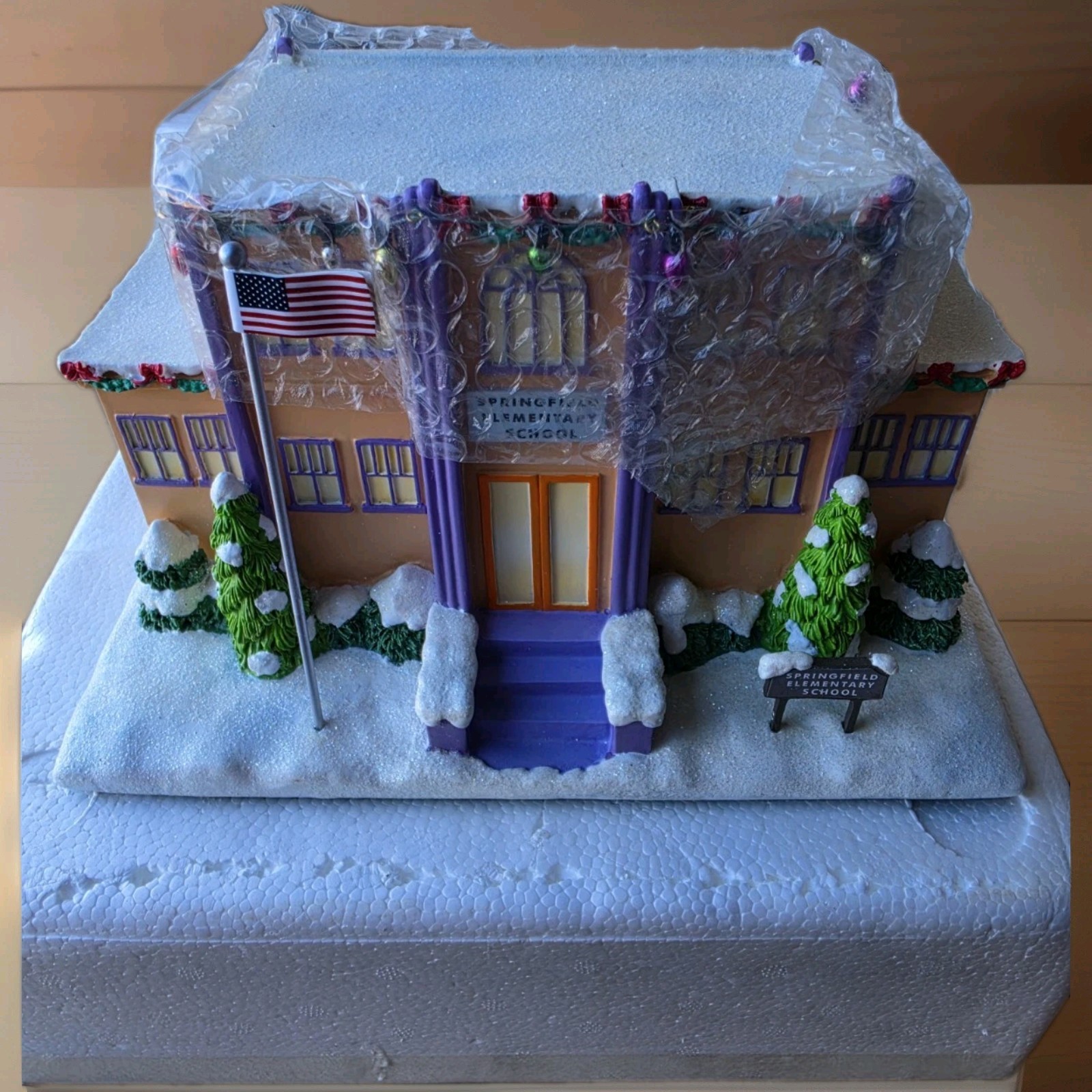 Hawthorne A5463 “Springfield Elementary School” The Simpsons Christmas Village