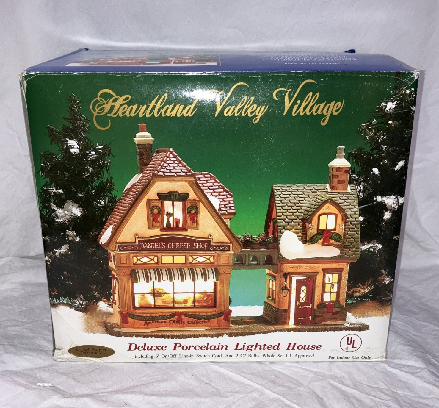 Original Heartland Valley Village, Deluxe Porcelain Lighted House (Collectible).