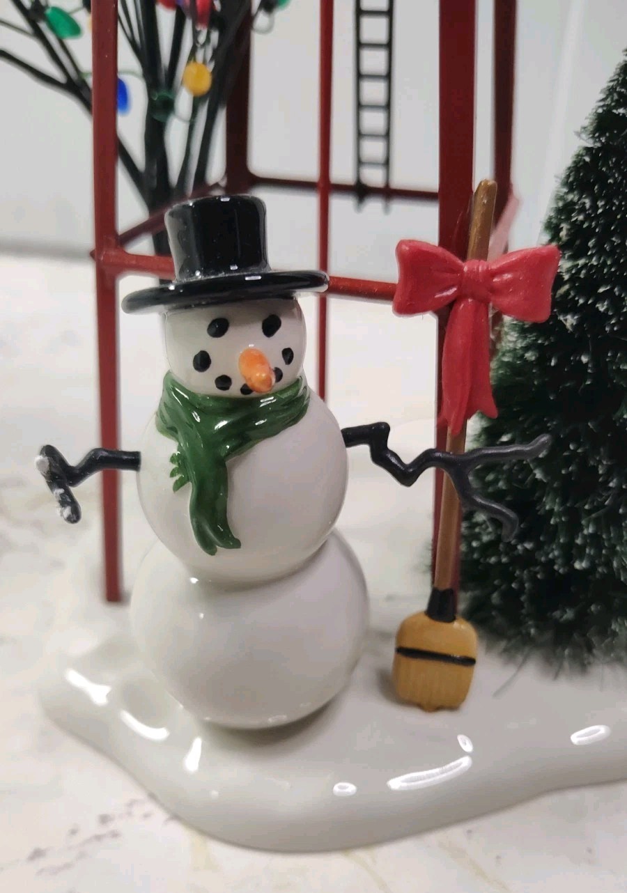Dept 56 Snowman Water Tower 800013
