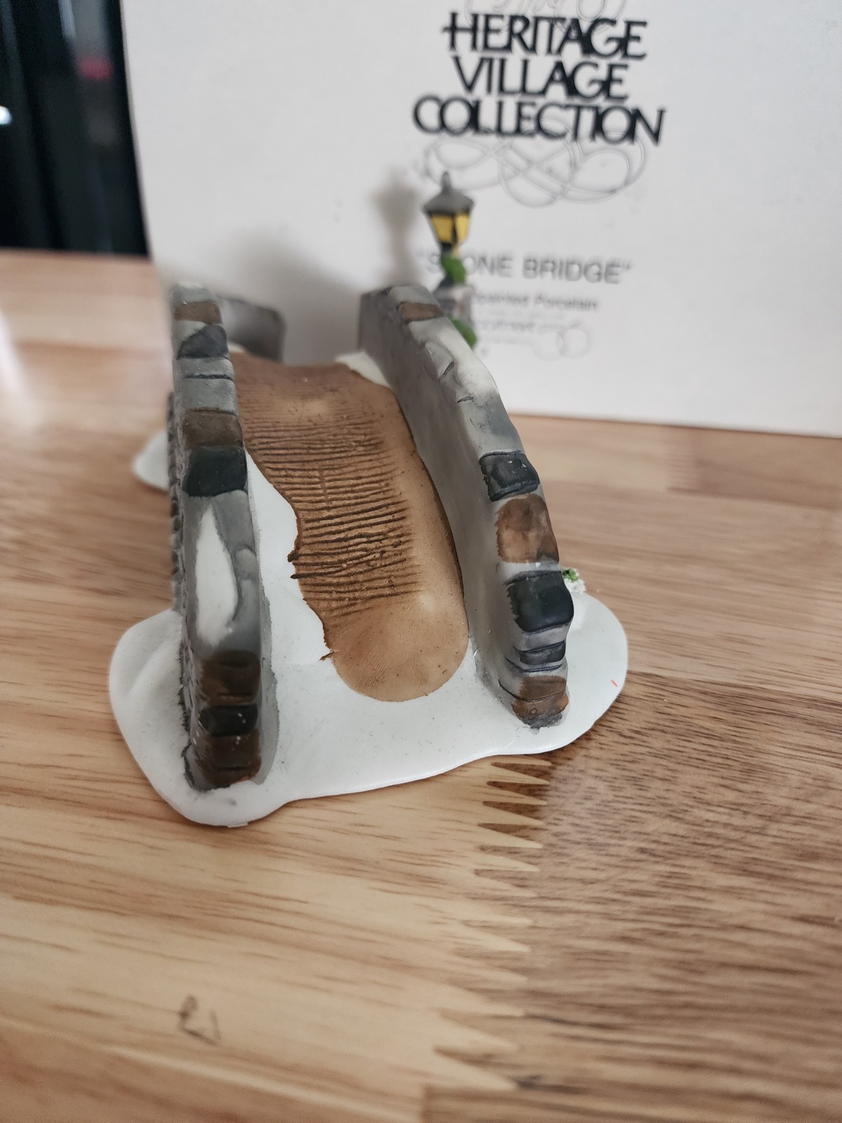Dept 56 Stone Bridge With Lamp Post Heritage Village Collection # 6546-3
