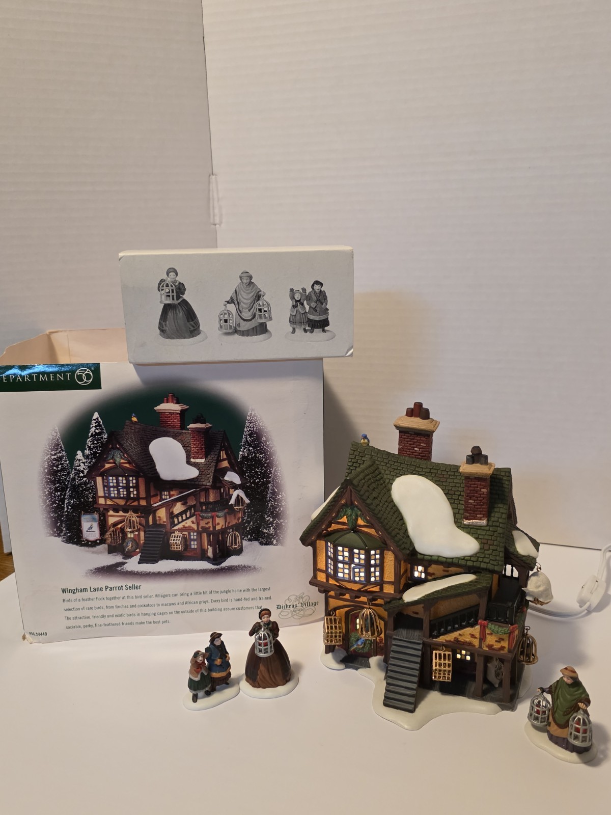 Department 56 Wingham Lane Parrot Seller Complete set w accessories Bird Seller