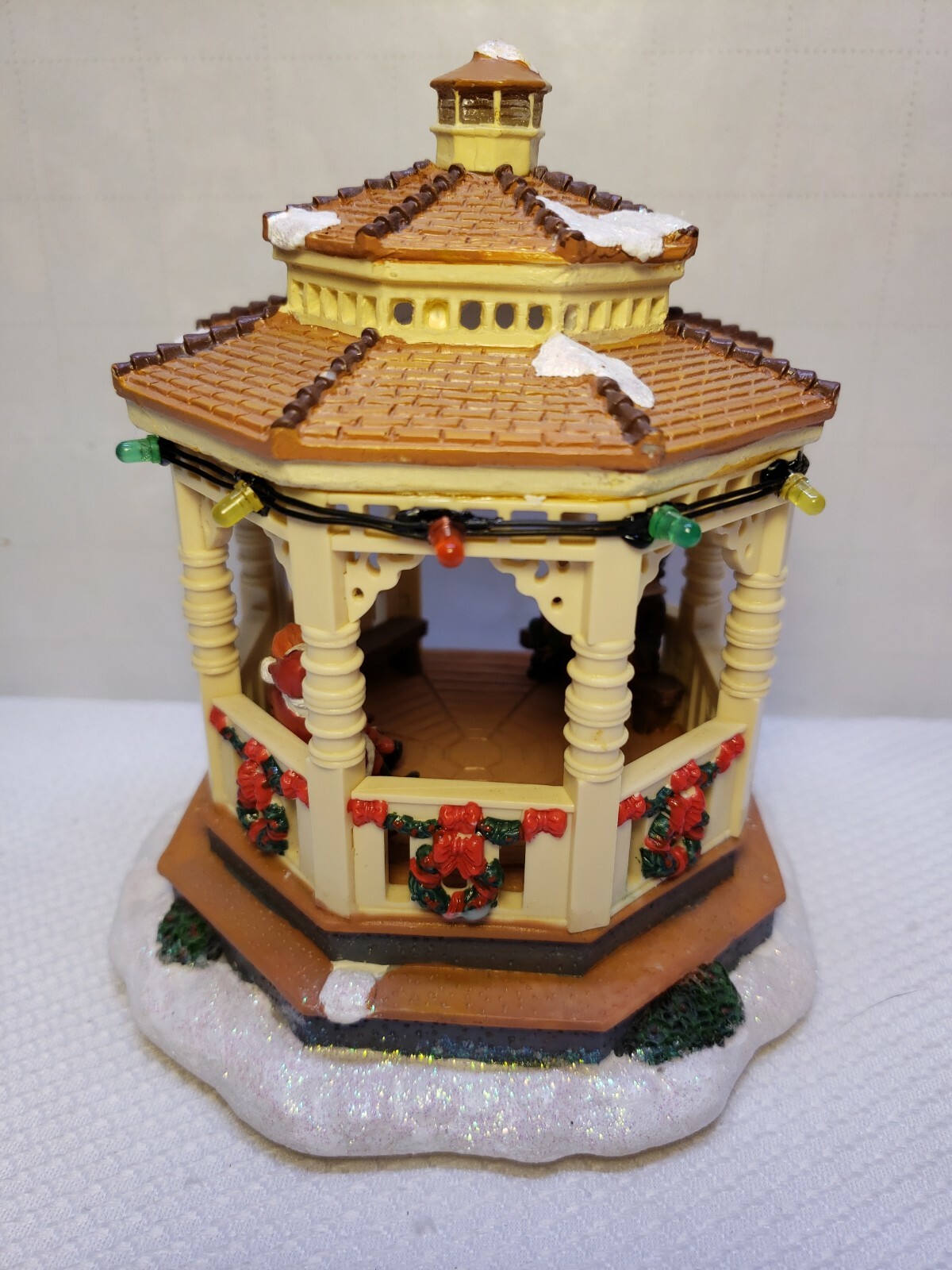 RETRO 2005 ST.NICHOLAS SQUARE “TOWN SQUARE” TABLE ACCENT
