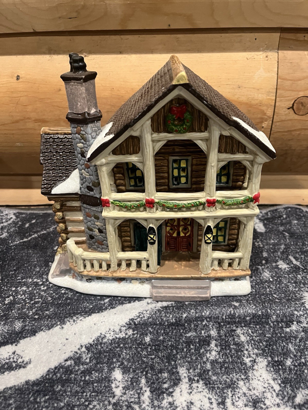 Holiday Inspirations Porcelain Lodge Cabin /w Box