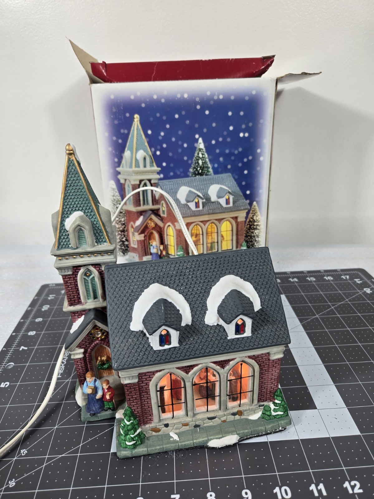 Holiday Expressions Porcelain Lighted Church – Glass Window House – Works – box