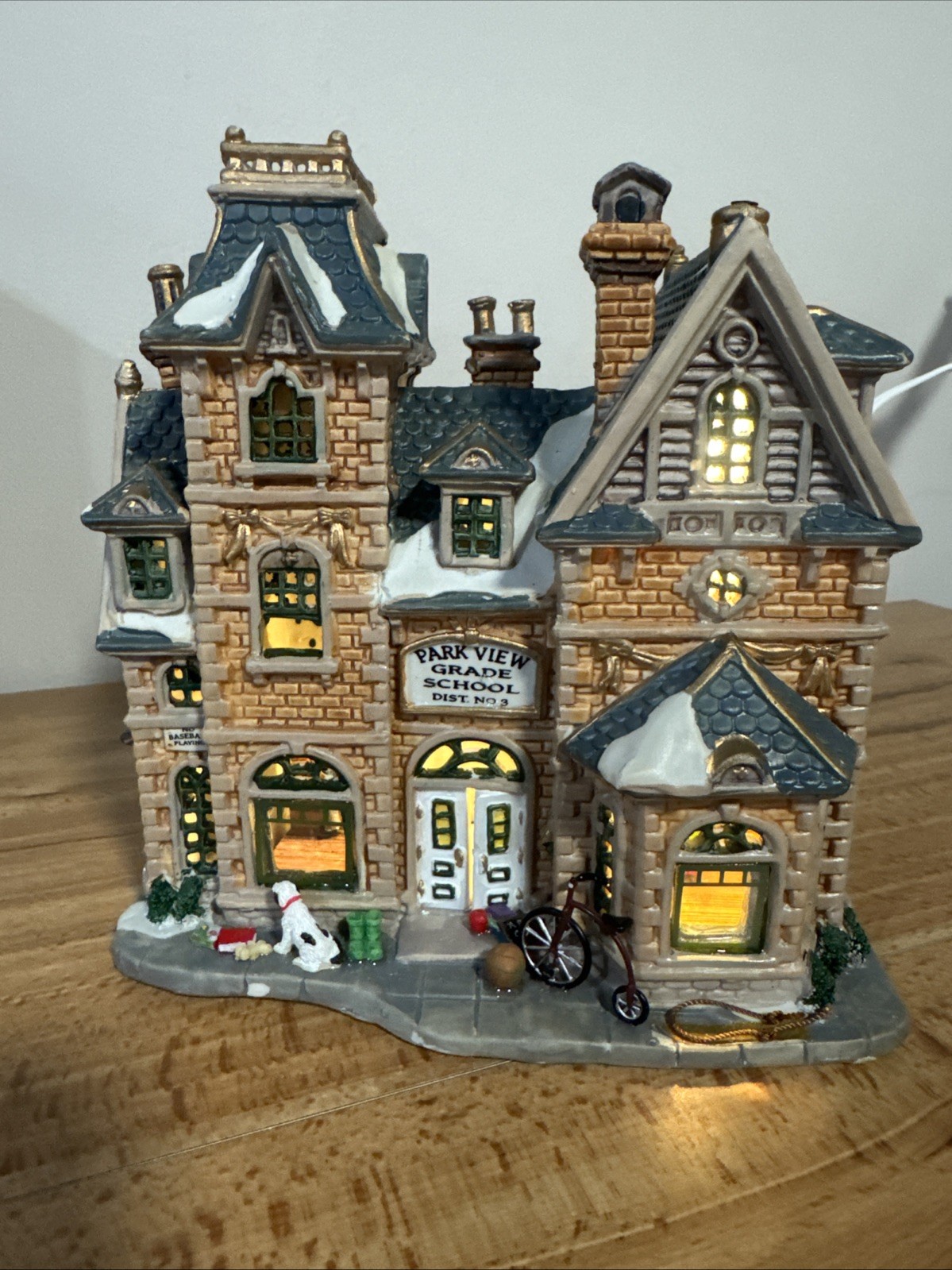 2004 Lemax Enchanted Forest Park View Grade School Christmas House