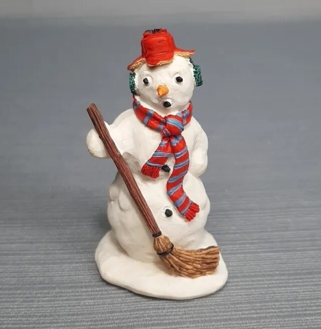 Lemax Snowman With Broom Christmas Village Figure 2.5 in