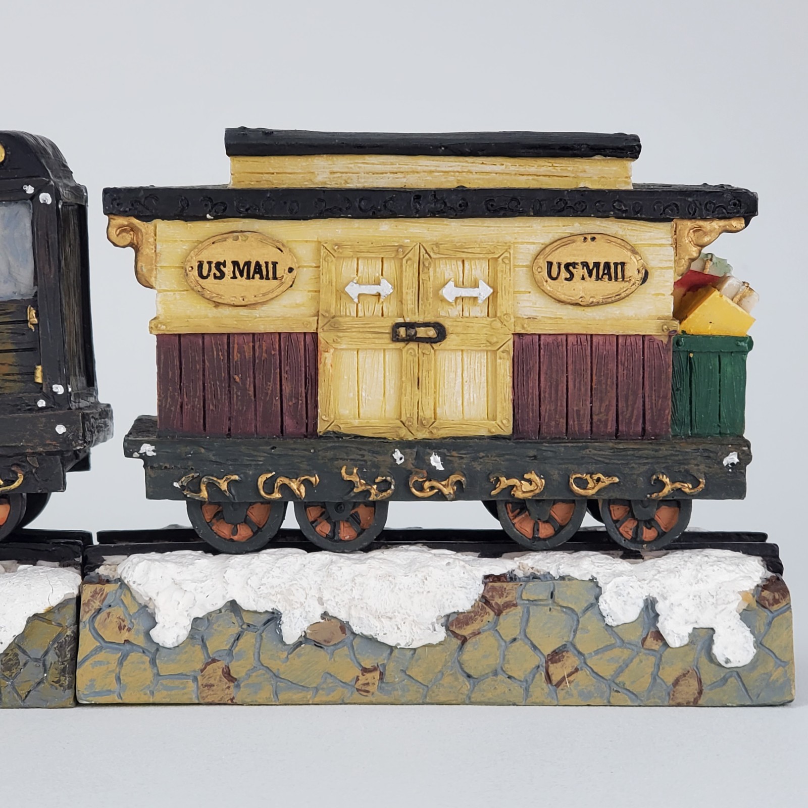 Home Towne Circus Christmas Train Set 4 Piece Resin Reindeer US Mail Village