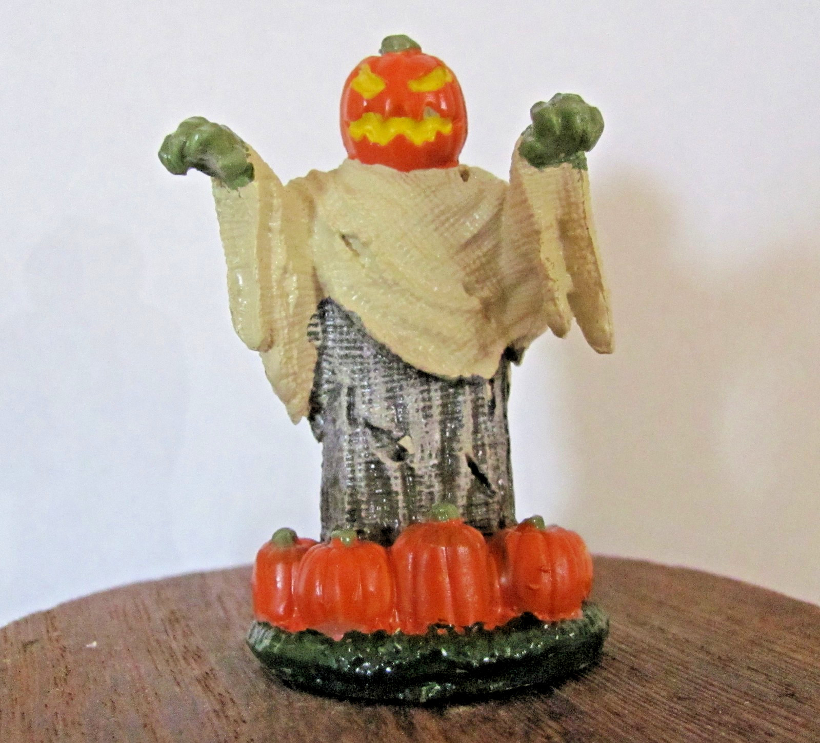 Lemax Spooky Town Figurine – Pumpkinhead Yard Decoration #52516