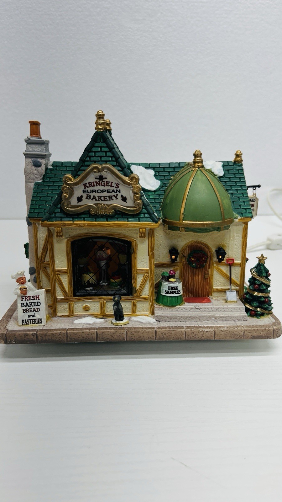 Lemax “Kringel’s European Bakery” 35509 Lighted House Retired 2013 NEW !!