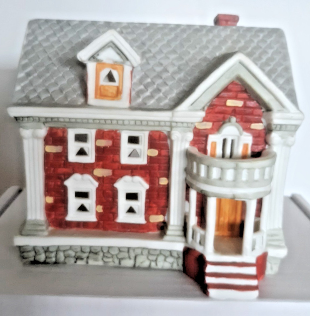 Yuletide Village Porcelain Governor’s Mansion 1989 w/cord 6″ tall 6″ wide