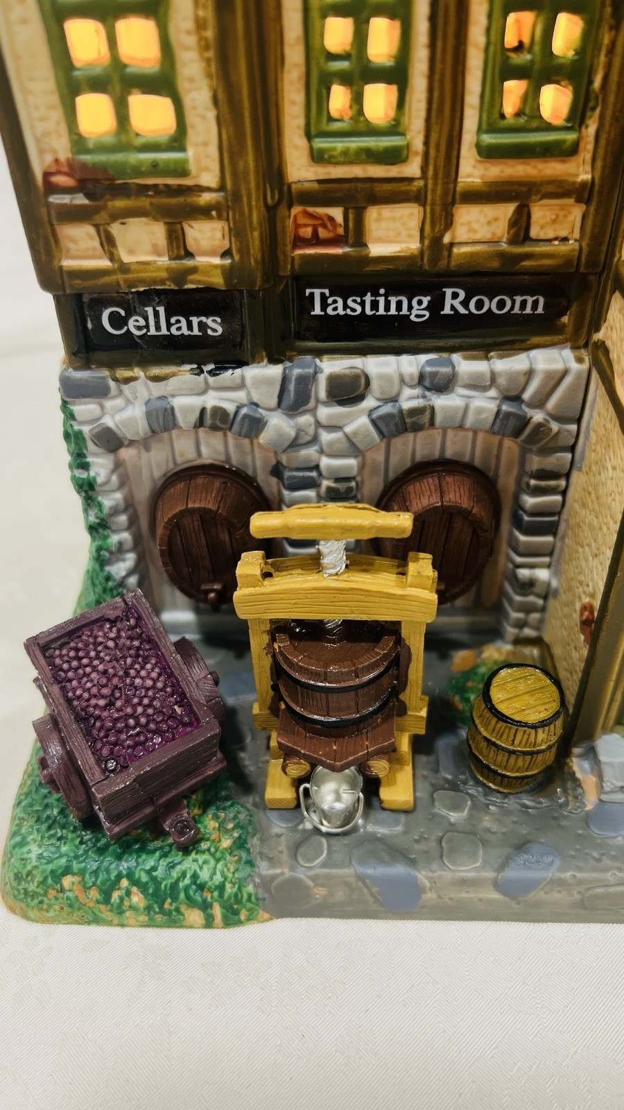 Lemax “Winter Arbor Winery” Porcelain Lighted Building 45745 Retired 2014 NEW !