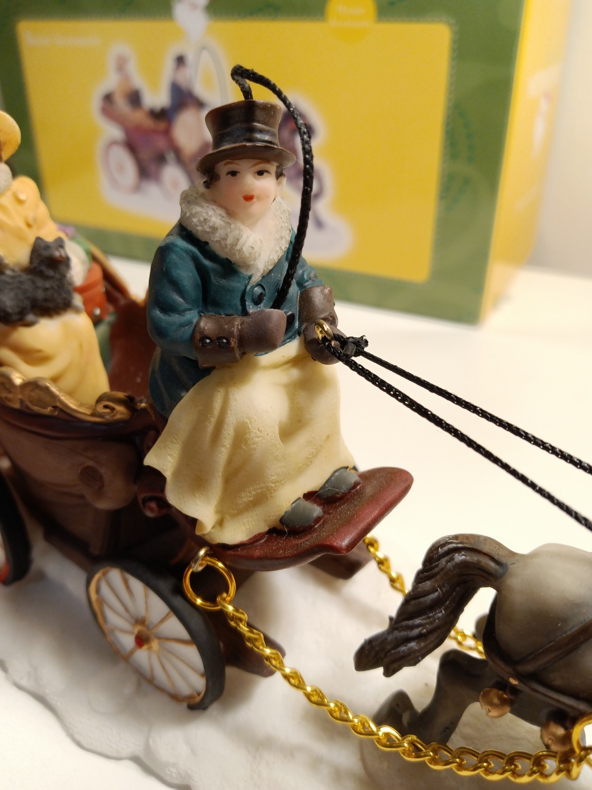 Vtg Santa’s Workshop Horse Drawn Carriage Figurine, Village Accessory