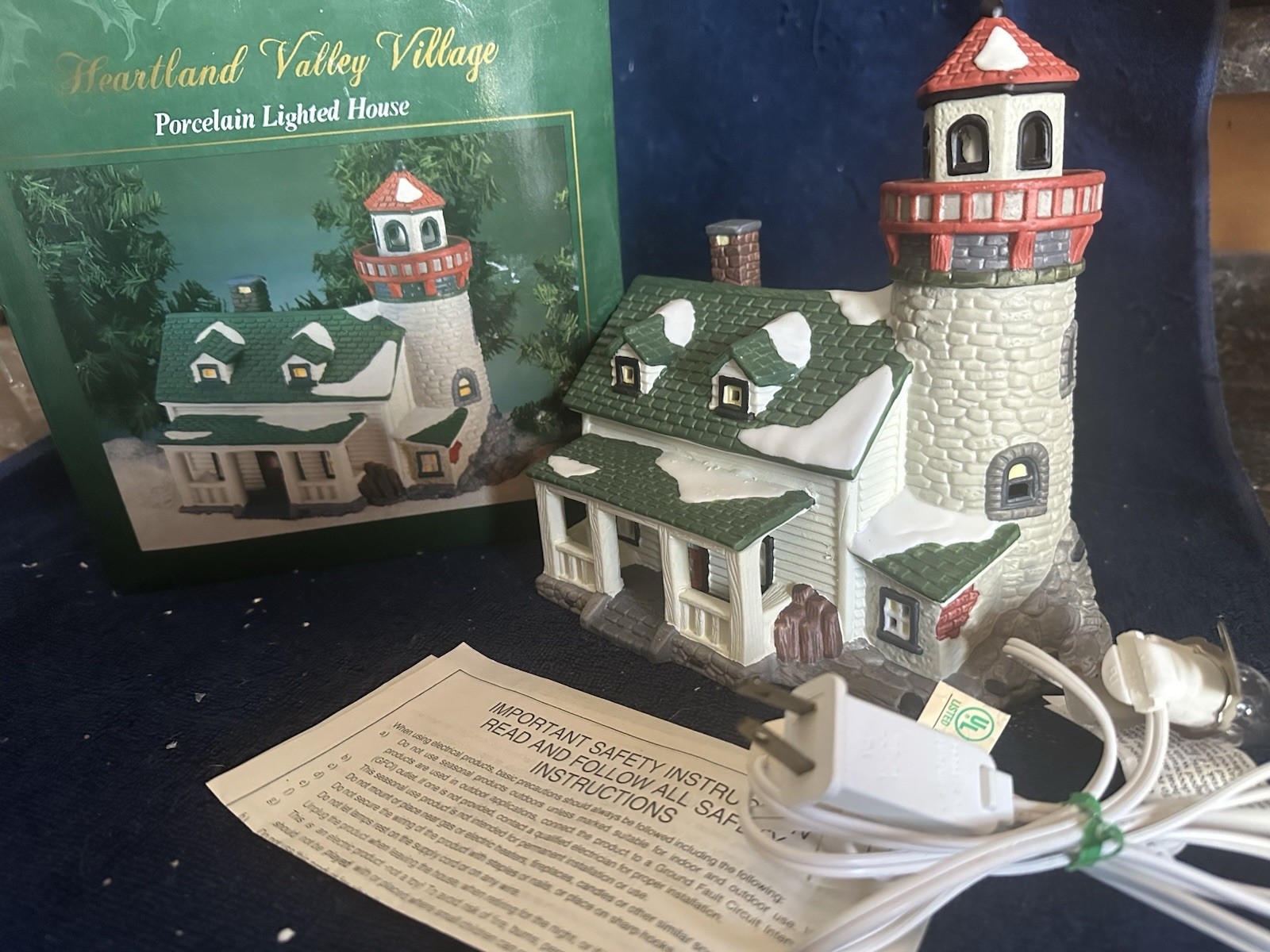 Heartland Valley Village Porcelain Lighthouse W/Keeper’s Cottage Coastal Village