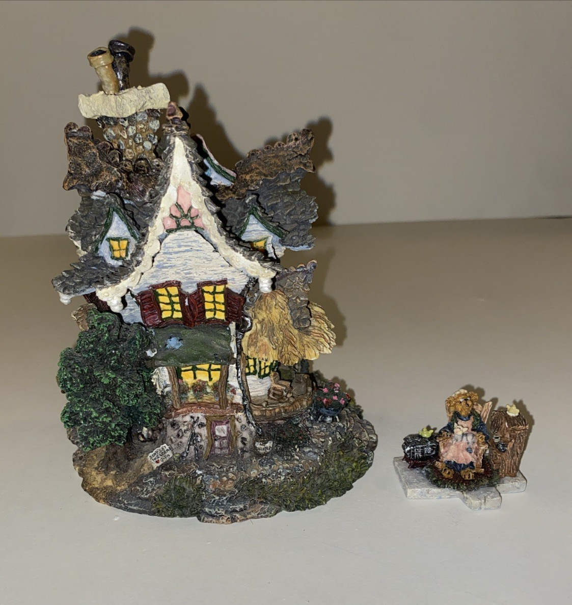 Boyds Town Village Grenville and Beatrice’s Homstead Bearly Built Figurine