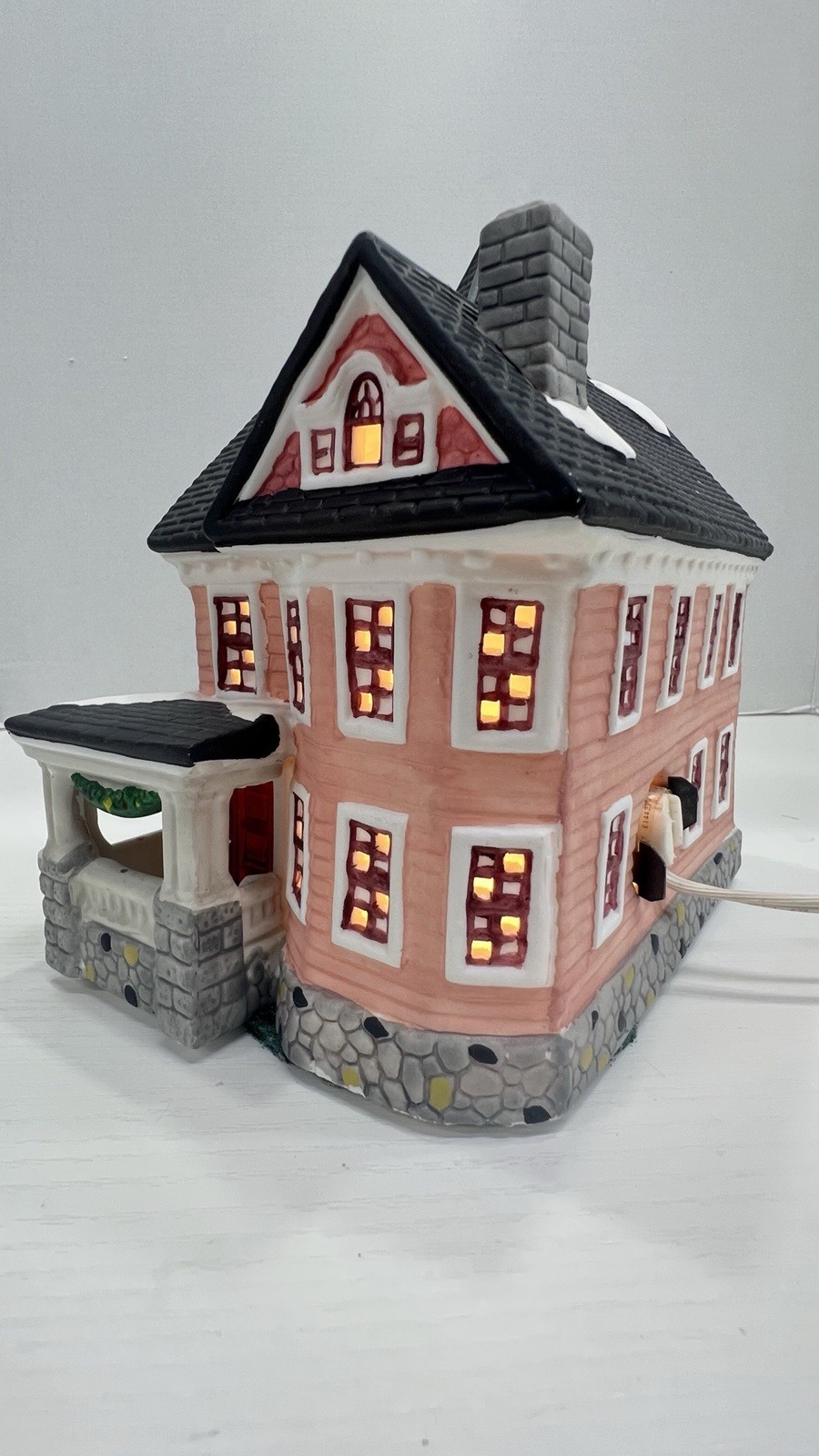 Heartland Valley Village “Pink Lady Farmhouse” Lighted House With Cord Excellent
