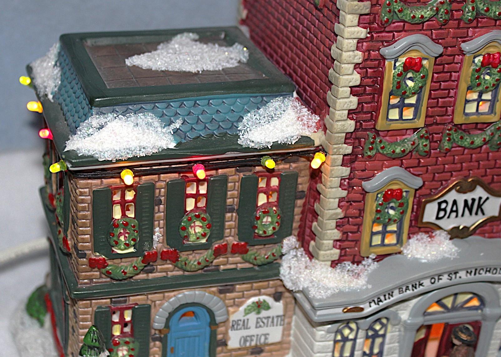 St. Nicholas Square Christmas Village Downtown Businesses Light W/ Box MINT Cond