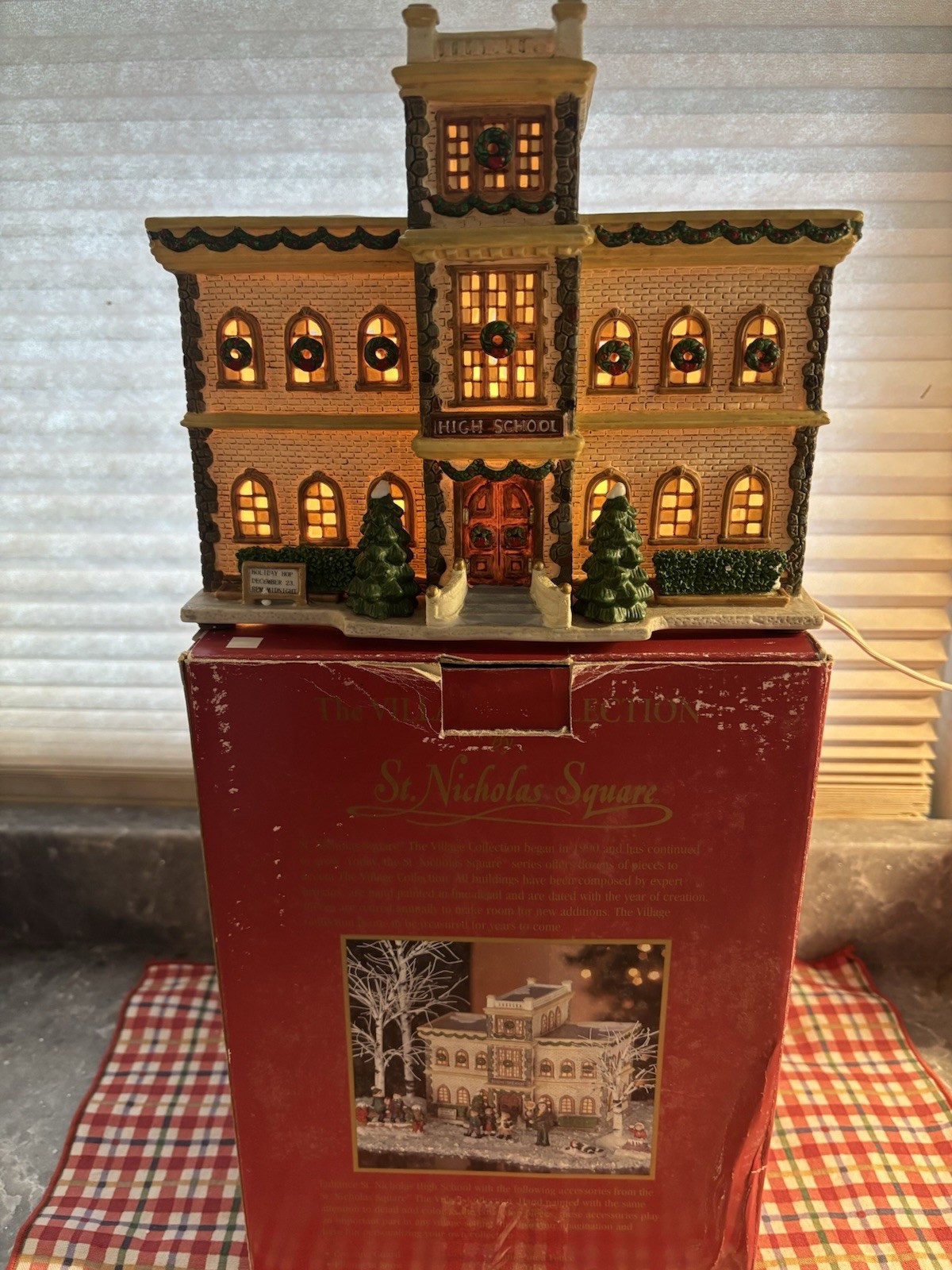 St Nicholas Square Village Collection “High School” Lighted Building EUC