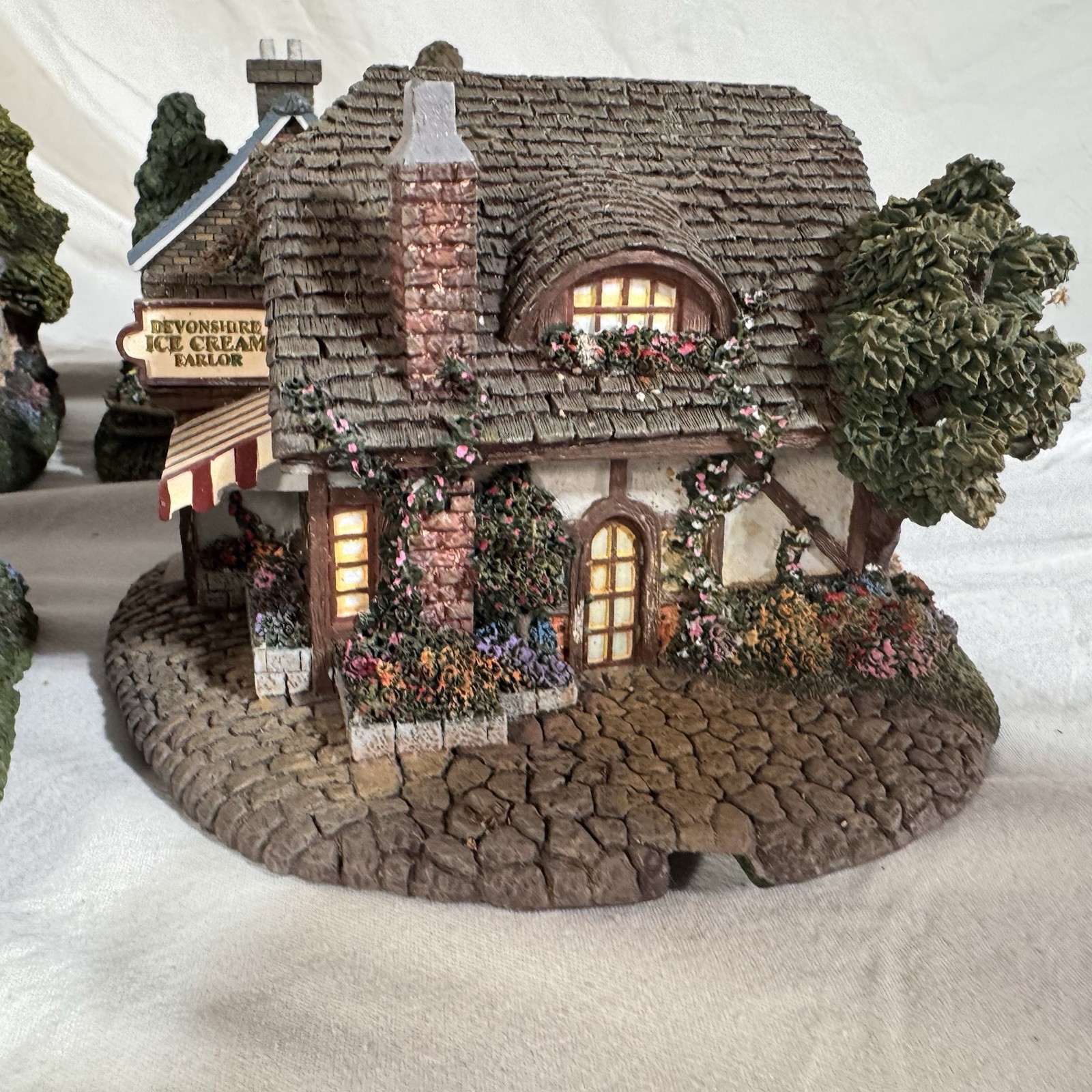 Lot Of 6 Hawthorne Village Thomas Kinkade Lamplight Village w/ Light Cords 01-04